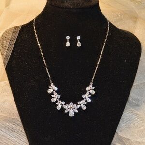 AAA Crystal bridal/ party glass Crystal necklace and earrings set -Silver